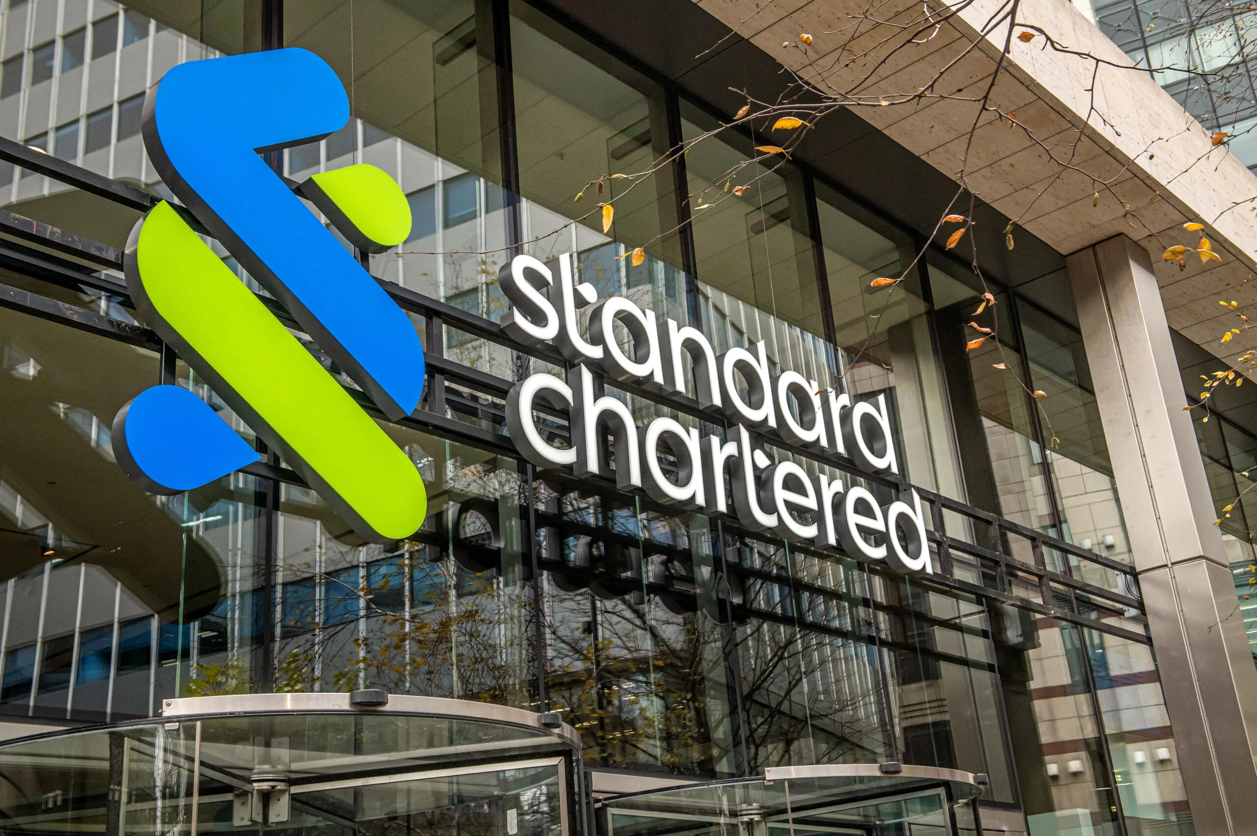 Standard Chartered uses a digitalised system to encourage Confidence.